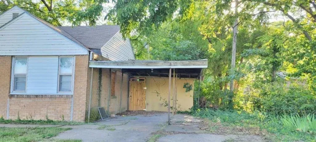 1633 N Pershing Street Wichita KS 67208