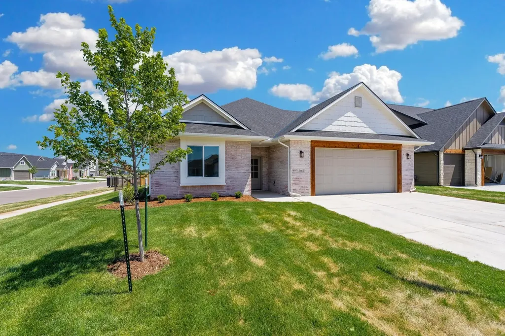 746 N Rainbow Lake Court Wichita KS 67235