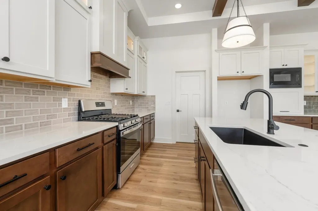 746 N Rainbow Lake Court Wichita KS 67235