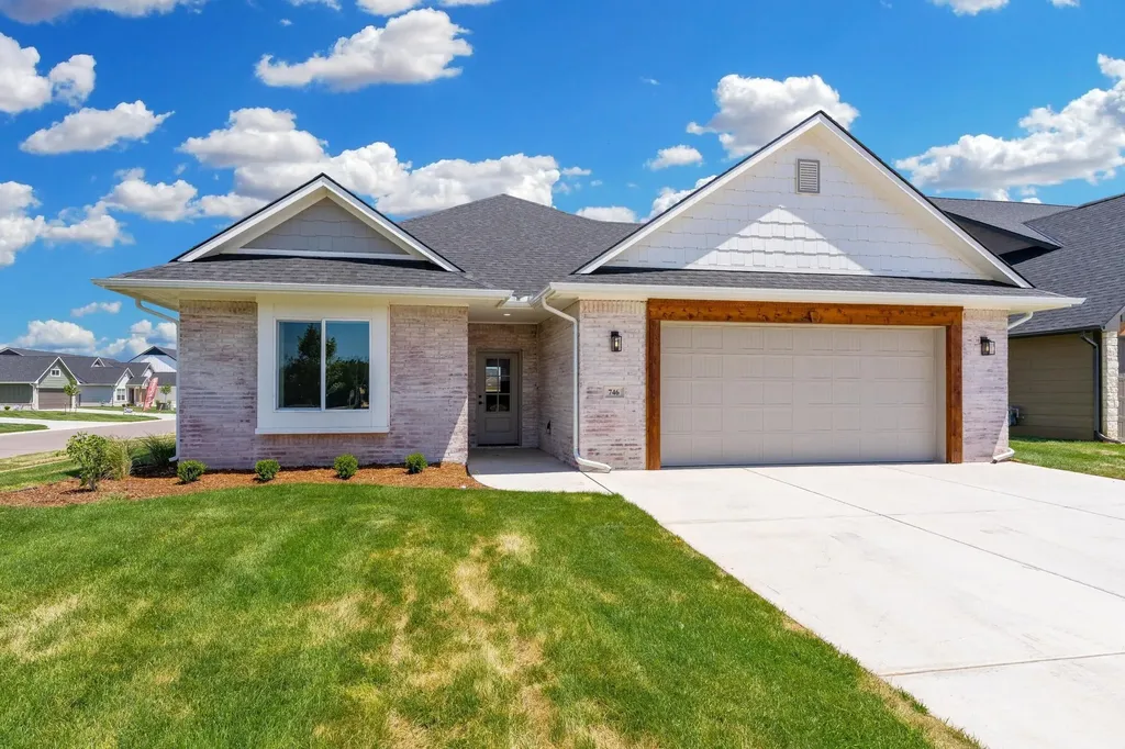 746 N Rainbow Lake Court Wichita KS 67235