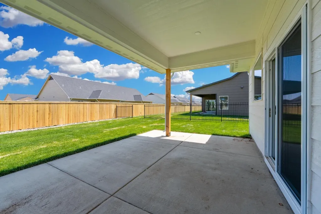 746 N Rainbow Lake Court Wichita KS 67235