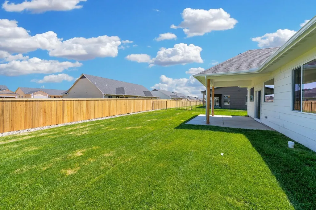 746 N Rainbow Lake Court Wichita KS 67235