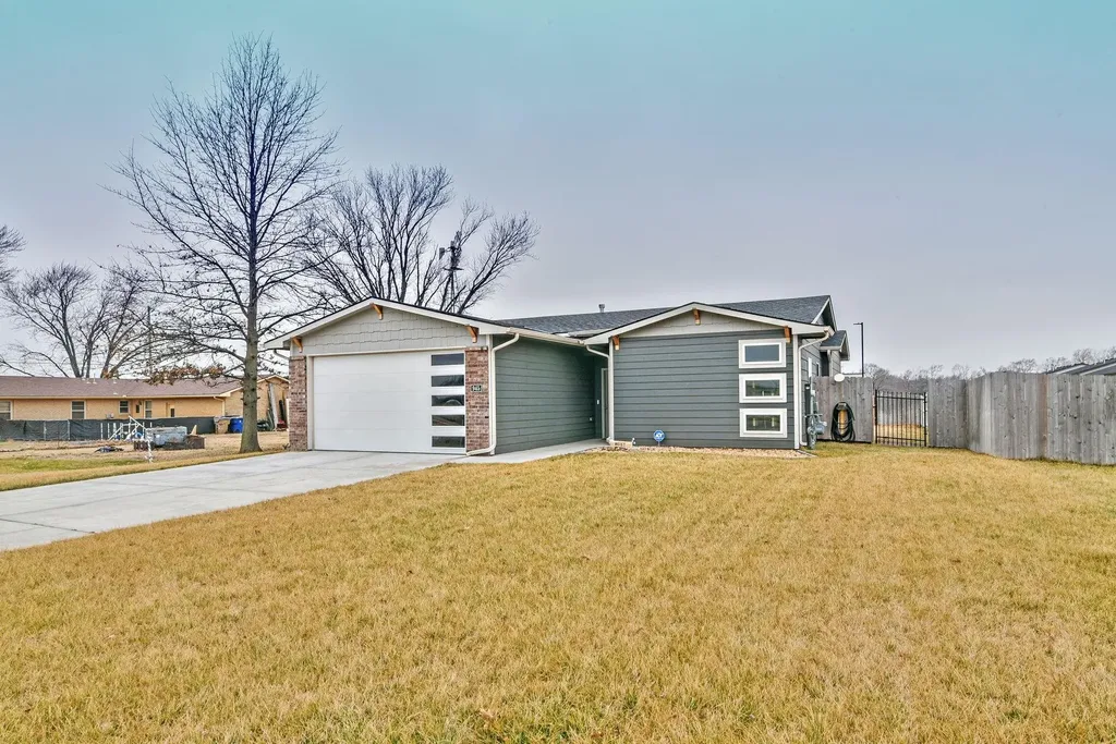 945 Arrow Head Street Clearwater KS 67026