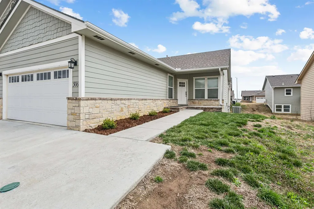 331 N 127th St E Bldg/506 Wichita KS 67206