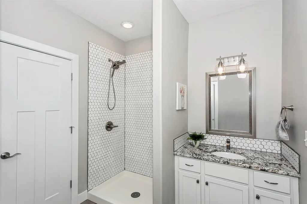 331 N 127th St E Bldg/506 Wichita KS 67206