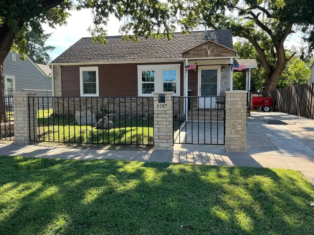 1207 N Hydraulic Street Wichita KS 67214