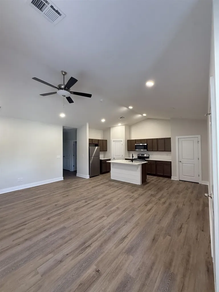 482 E Hayes Street Valley Center KS 67147
