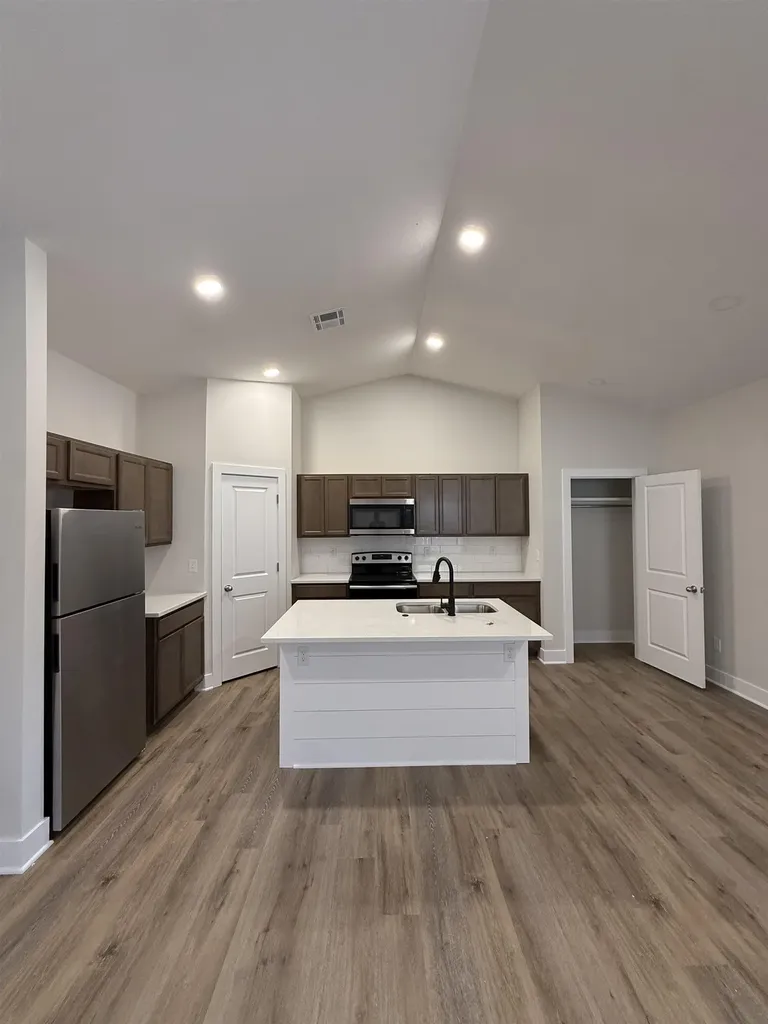 482 E Hayes Street Valley Center KS 67147