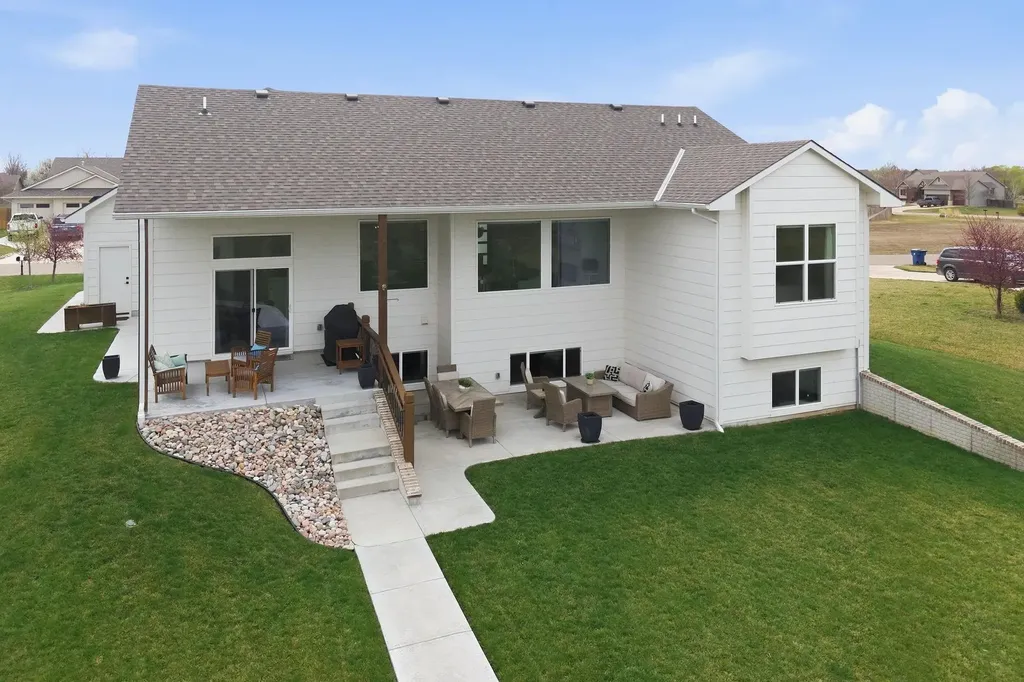 3580 N Bluestem Court Rose Hill KS 67133