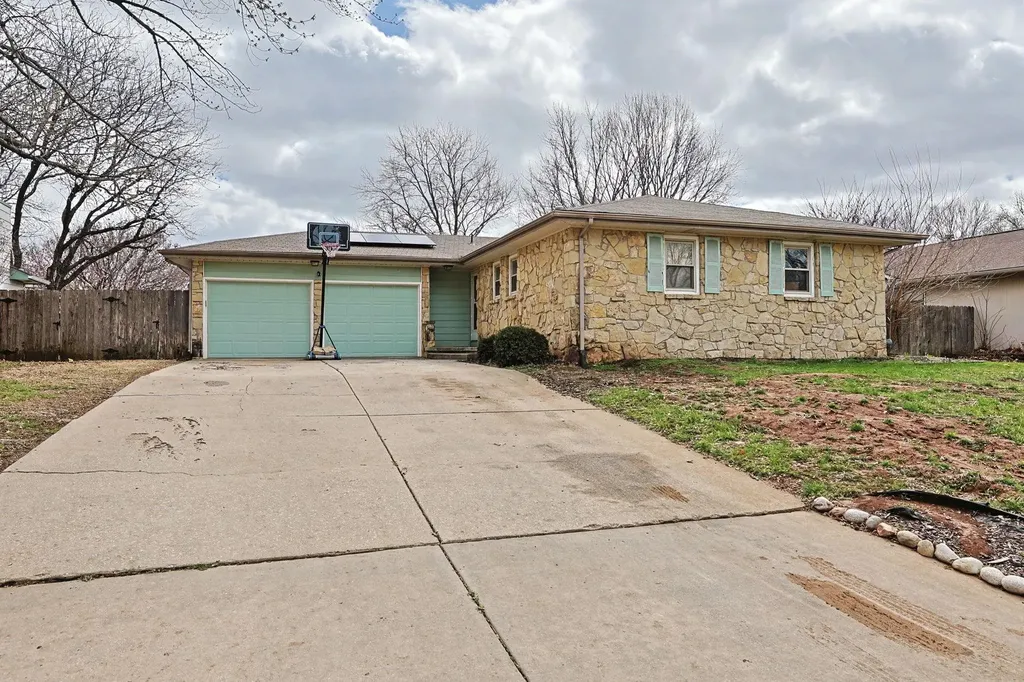 1401 E Carolyn Street Derby KS 67037