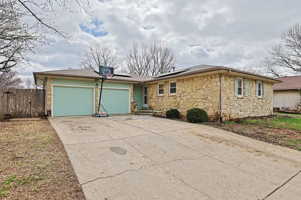 1401 E Carolyn Street Derby KS 67037