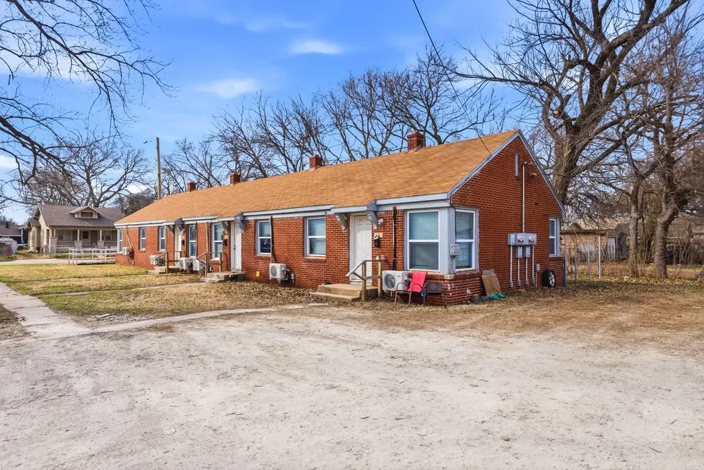 632-638, 642-64 S Hydraulic & 681-687 S Kansas Avenue Wichita KS 67211