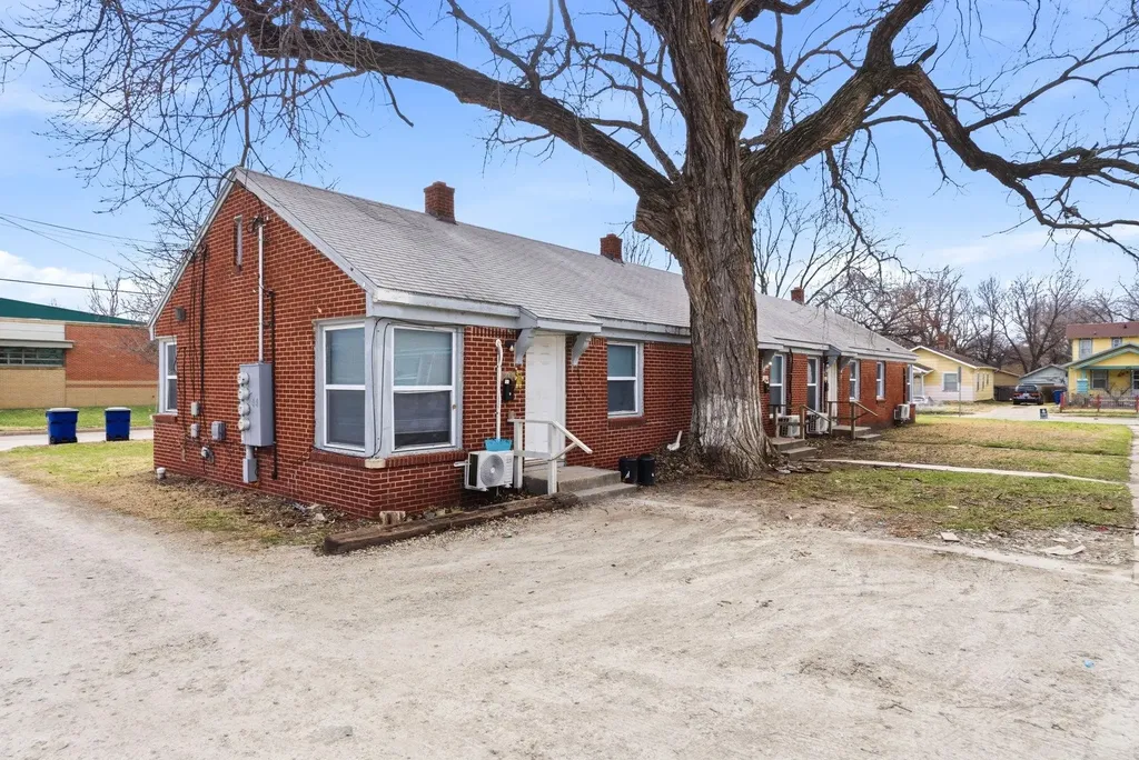 632-638, 642-64 S Hydraulic & 681-687 S Kansas Avenue Wichita KS 67211