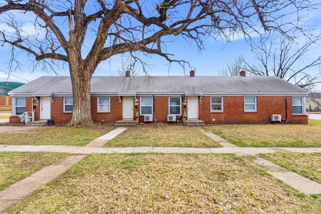 632-638, 642-64 S Hydraulic & 681-687 S Kansas Avenue Wichita KS 67211