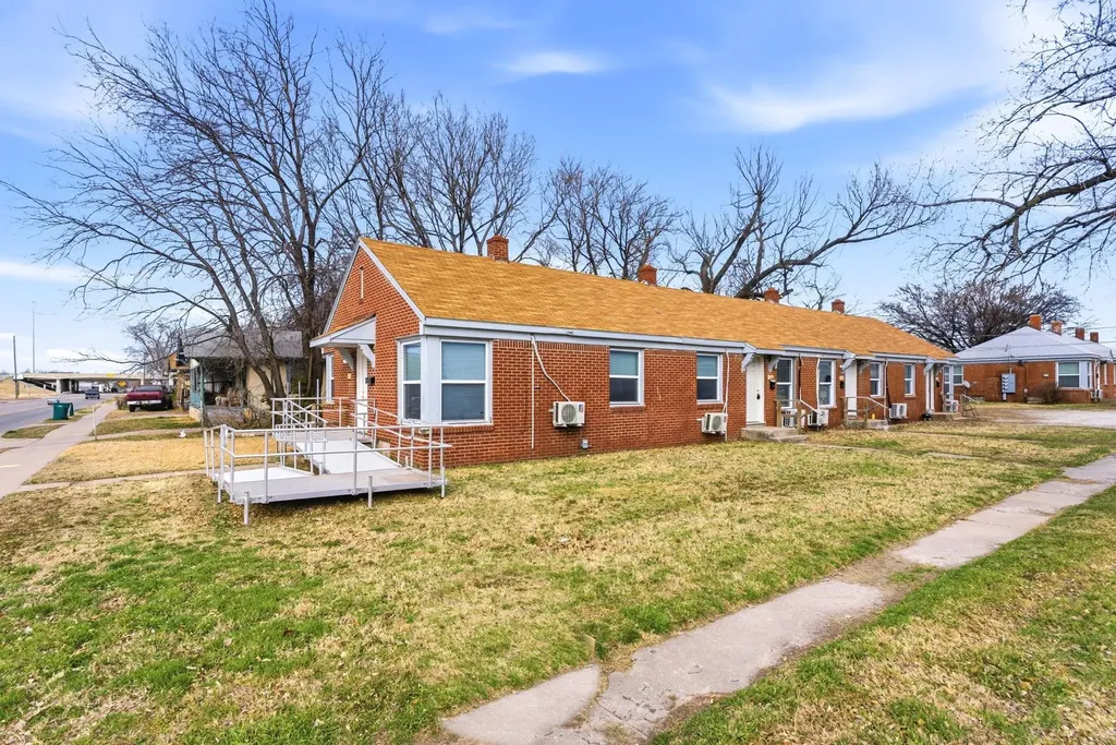 632-638, 642-64 S Hydraulic & 681-687 S Kansas Avenue Wichita KS 67211