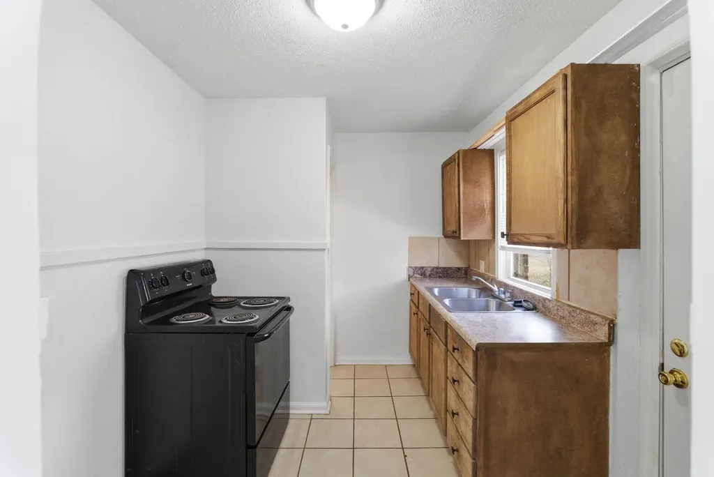 632-638, 642-64 S Hydraulic & 681-687 S Kansas Avenue Wichita KS 67211