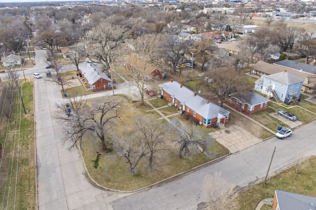 632-638, 642-64 S Hydraulic & 681-687 S Kansas Avenue Wichita KS 67211