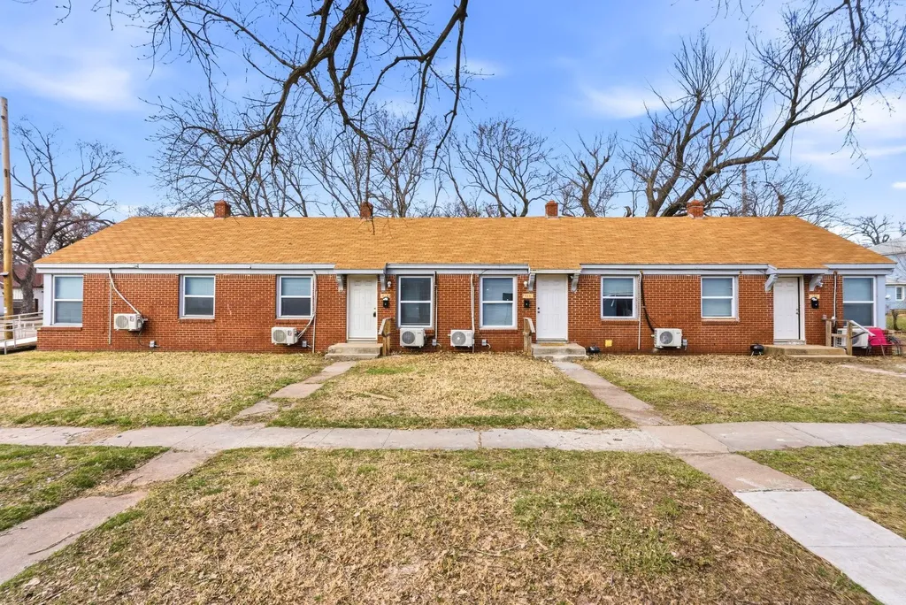 632-638, 642-64 S Hydraulic & 681-687 S Kansas Avenue Wichita KS 67211