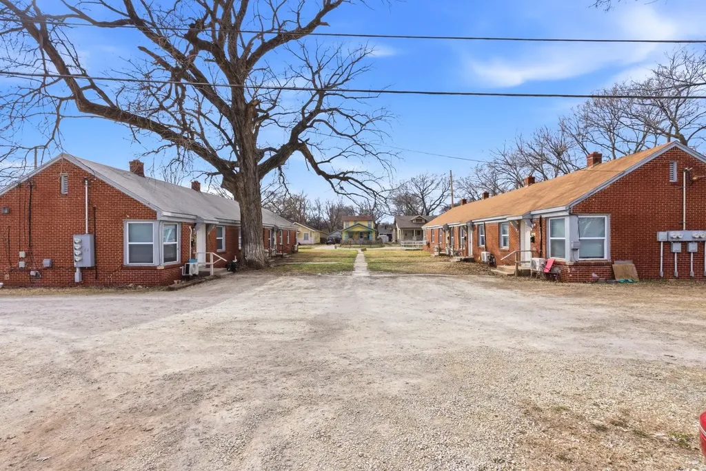632-638, 642-64 S Hydraulic & 681-687 S Kansas Avenue Wichita KS 67211