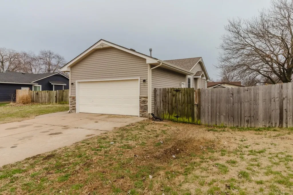 523 W Maywood Street Wichita KS 67217