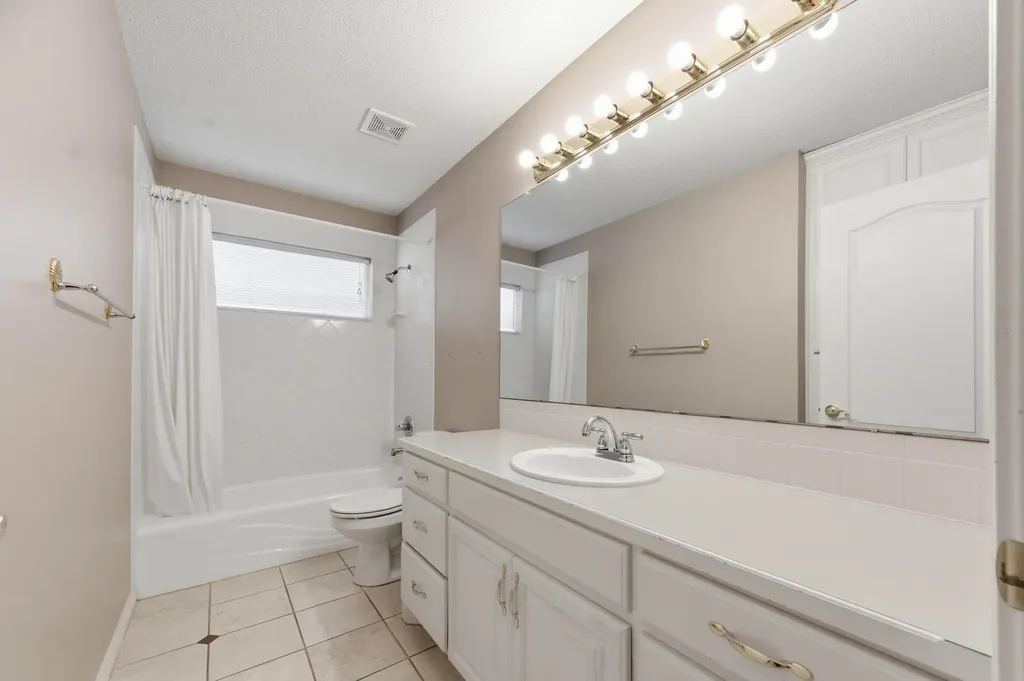 1367 N Hickory Creek Court Wichita KS 67235