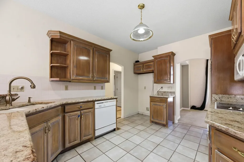 1367 N Hickory Creek Court Wichita KS 67235