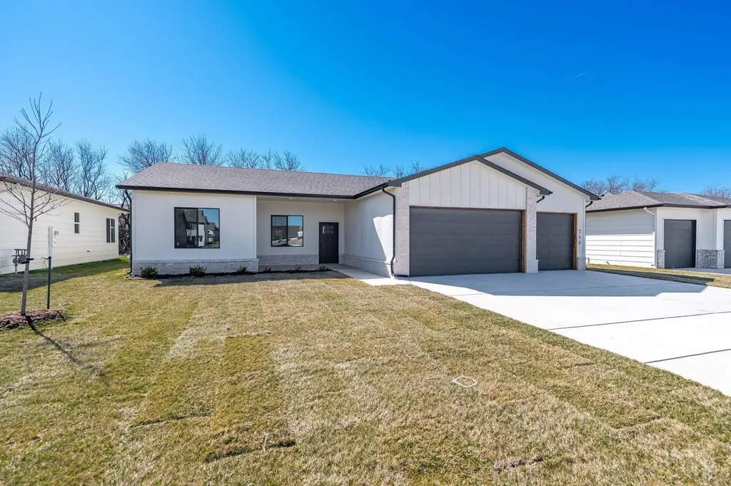 713 E Elmwood Street Park City KS 67147