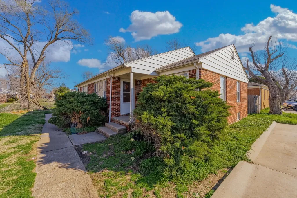 6142 E Harry Street Wichita KS 67218