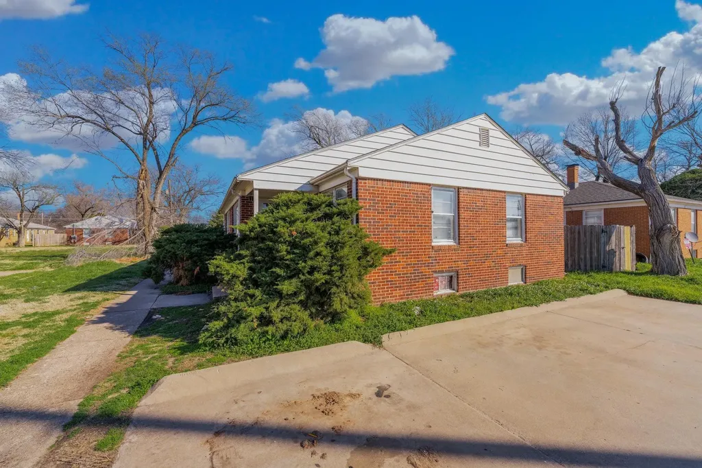 6142 E Harry Street Wichita KS 67218
