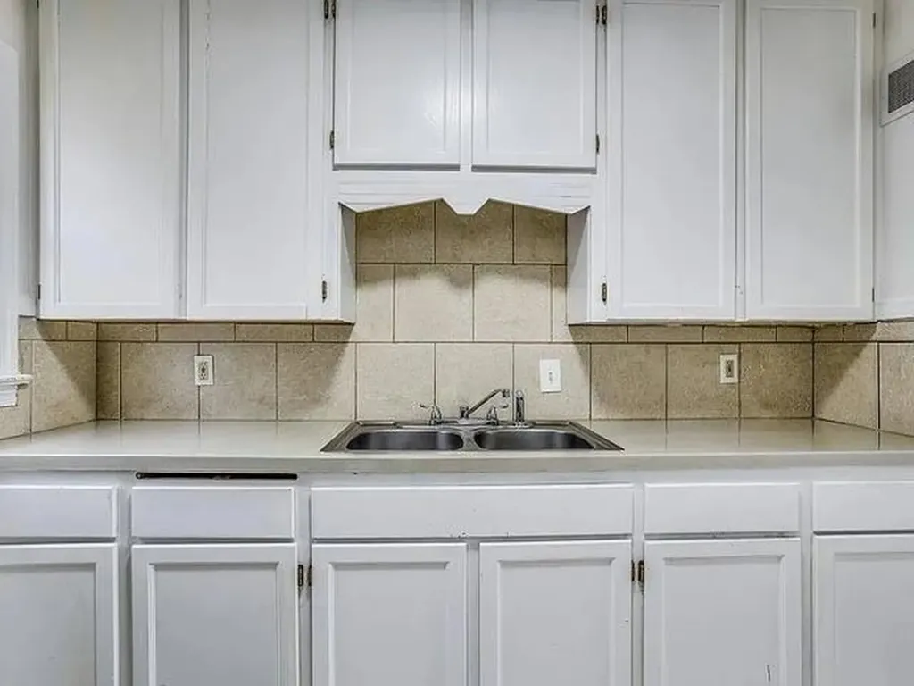 6142 E Harry Street Wichita KS 67218