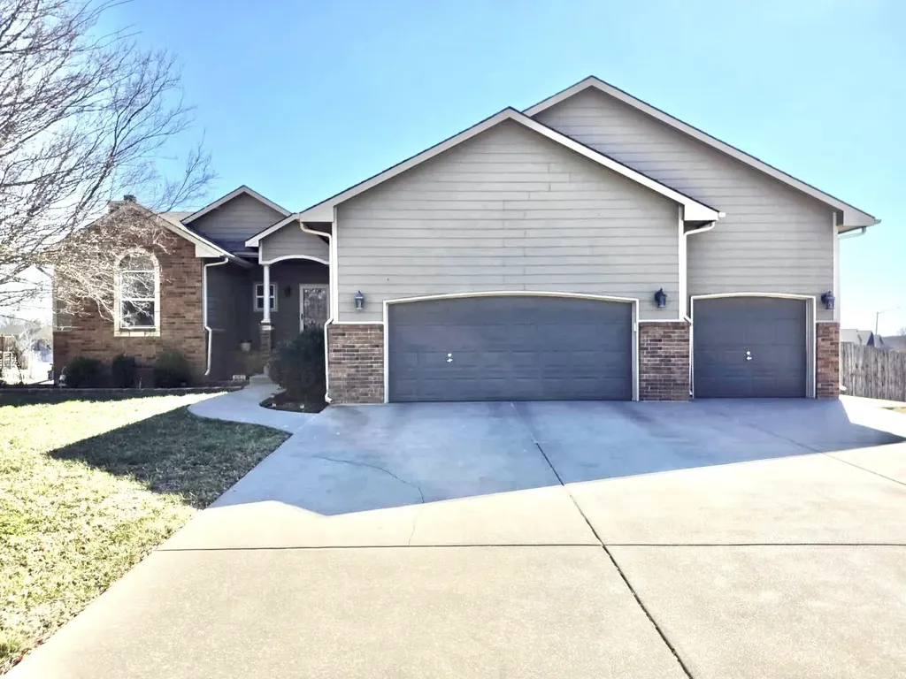 1085 E Splitwood Way Court Derby KS 67037