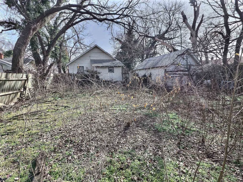 1721 N Grove Avenue Wichita KS 67214