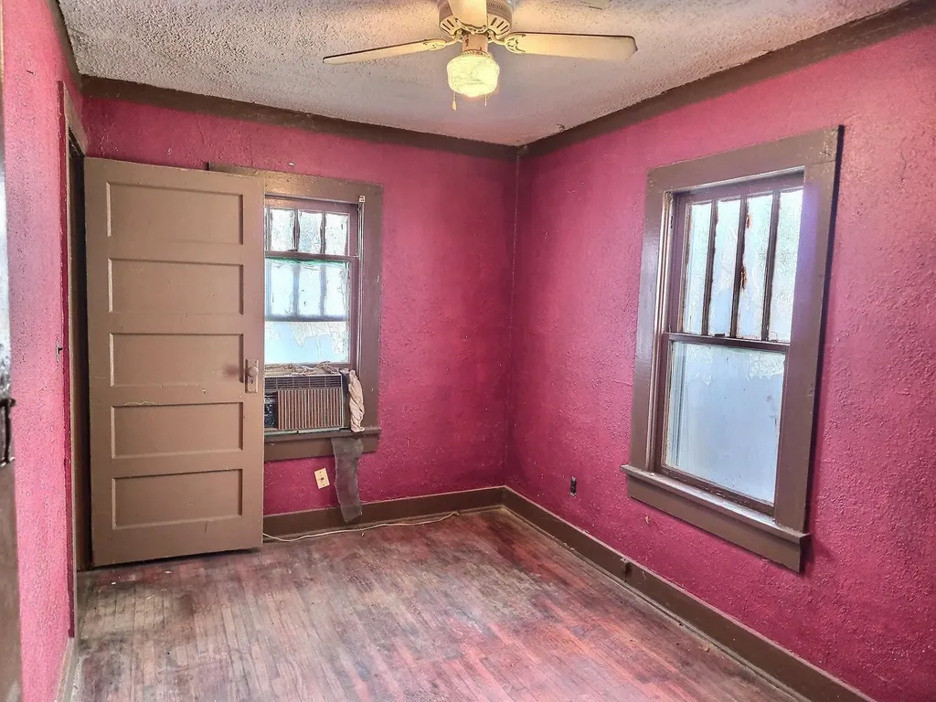 1721 N Grove Avenue Wichita KS 67214