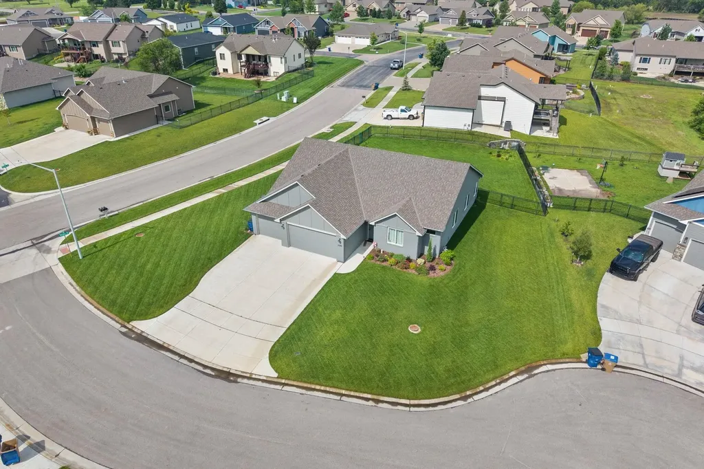 2245 S Nicole Circle Andover KS 67002