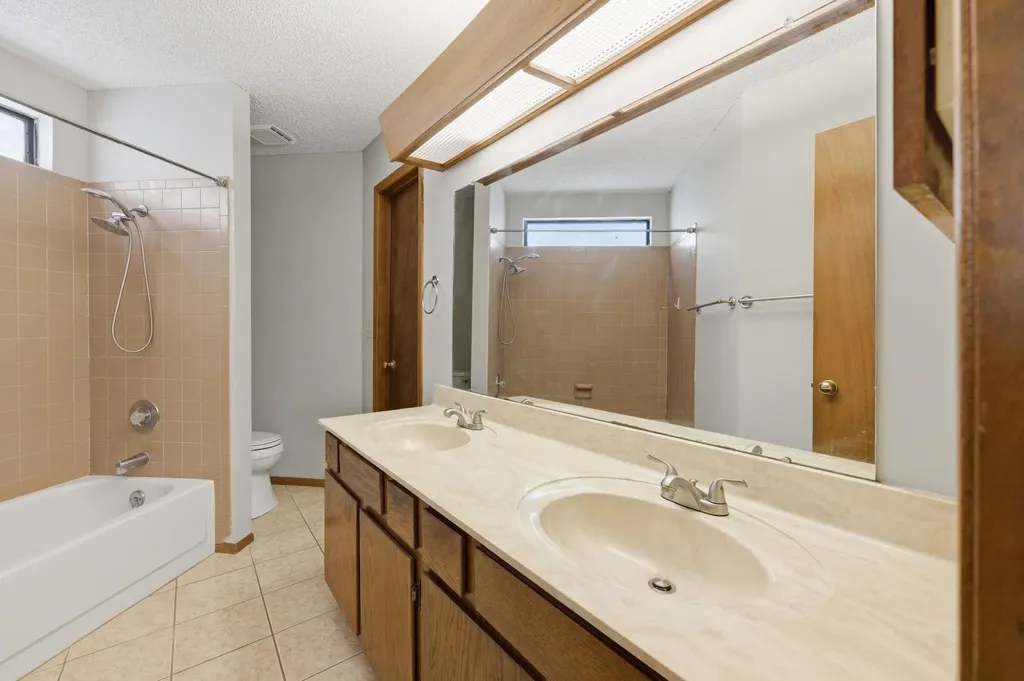 5211 S Mosley Street Wichita KS 67216