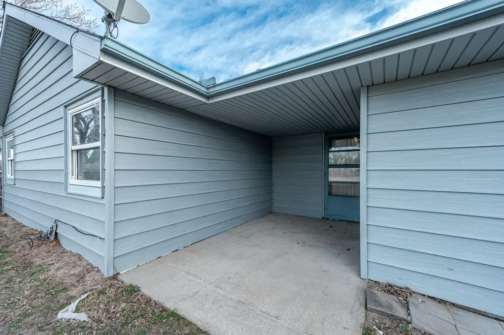 5211 S Mosley Street Wichita KS 67216