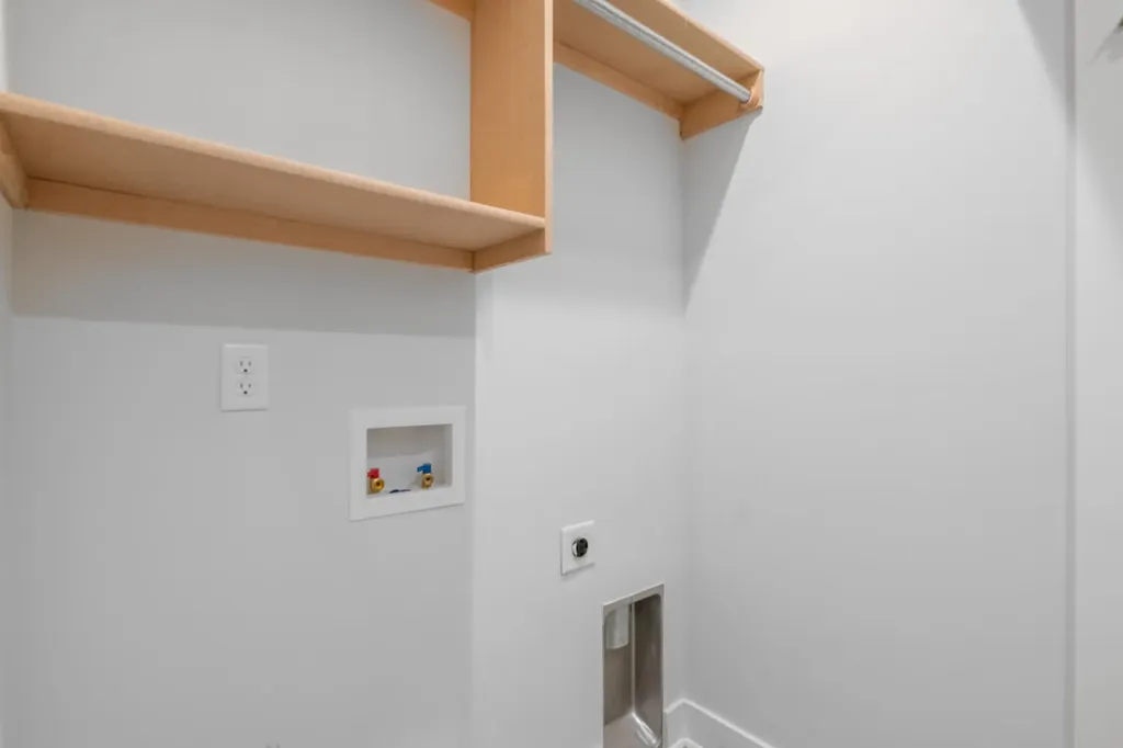 5454/5456 E Colburn Court Bel Aire KS 67220