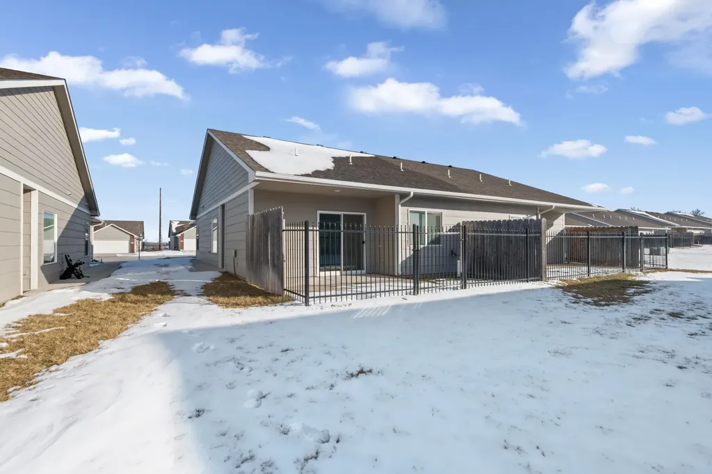 5454/5456 E Colburn Court Bel Aire KS 67220