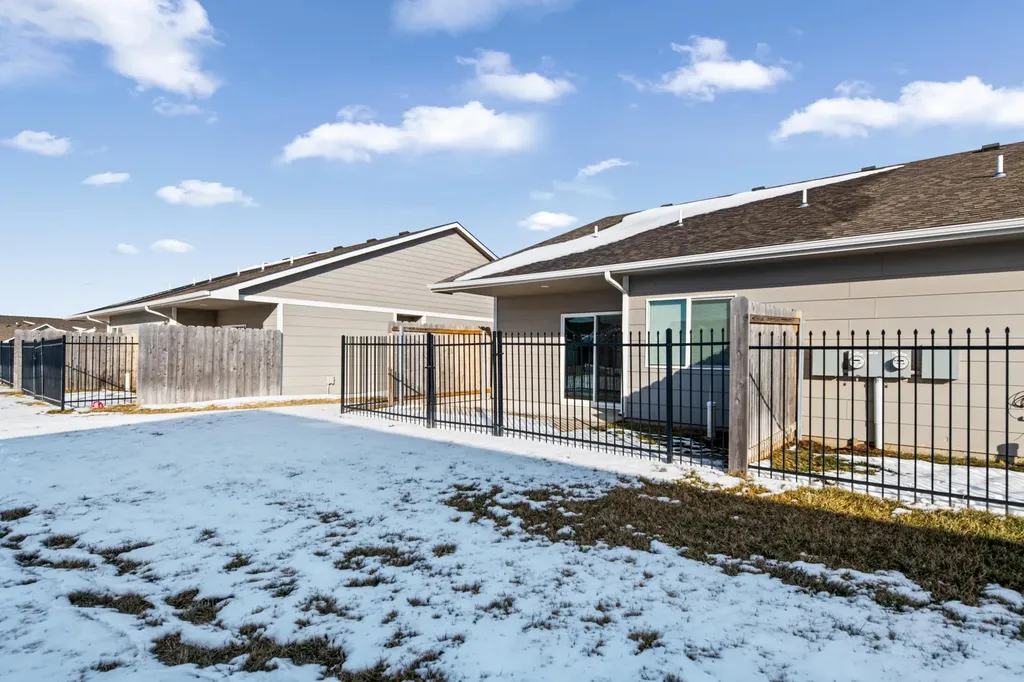 5454/5456 E Colburn Court Bel Aire KS 67220