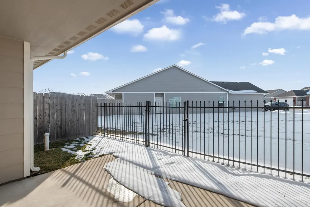 5454/5456 E Colburn Court Bel Aire KS 67220