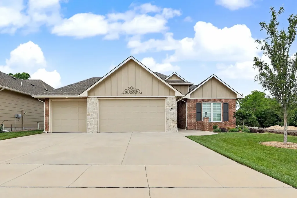 6237 E Central Park Court Bel Aire KS 67220