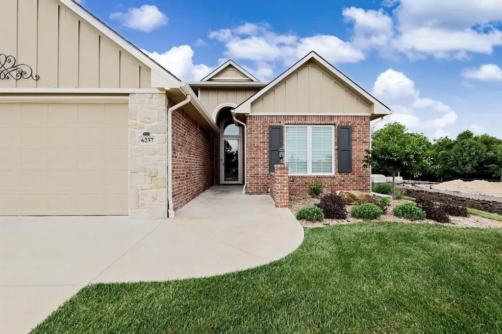 6237 E Central Park Court Bel Aire KS 67220