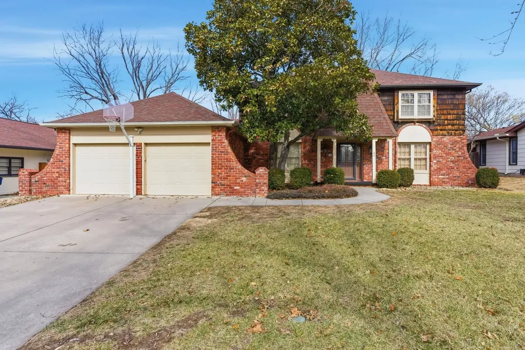 8220 E Brentmoor Street Wichita KS 67206