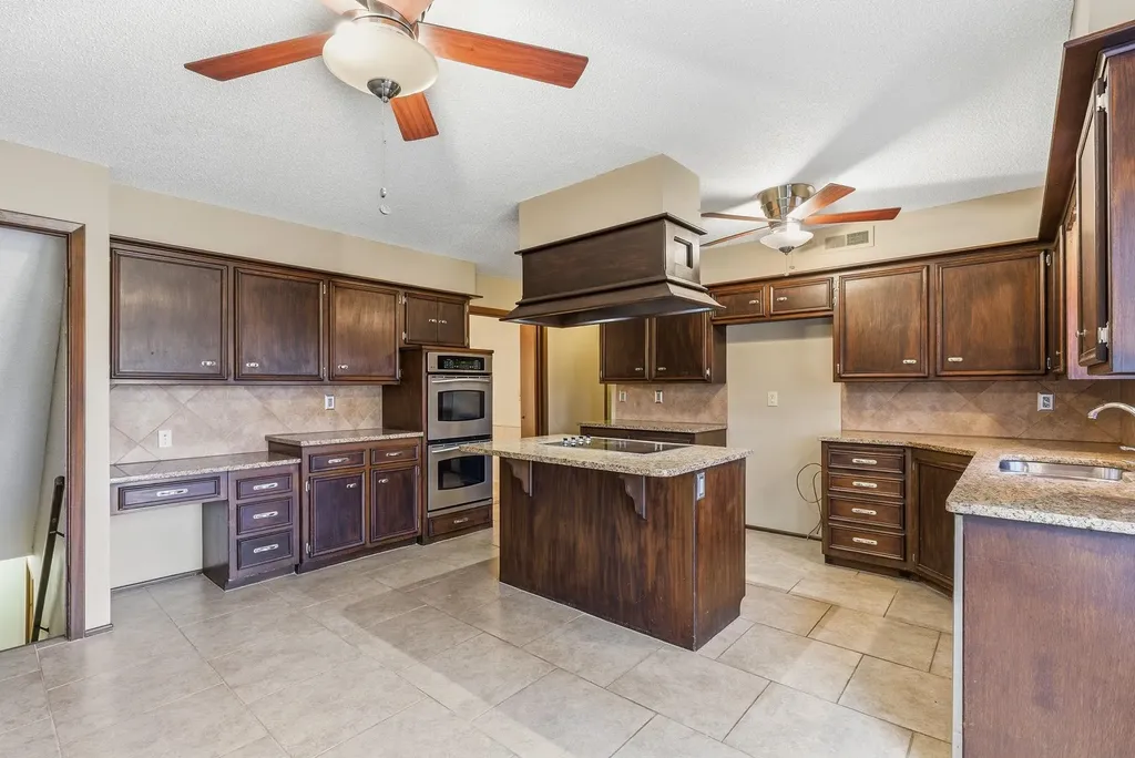 8220 E Brentmoor Street Wichita KS 67206