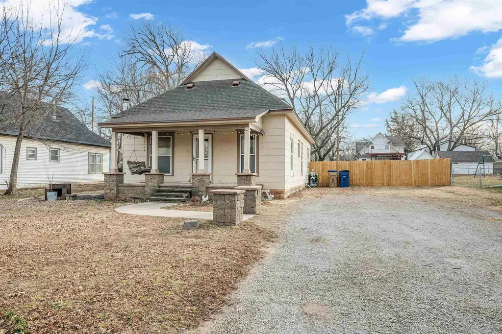 222 N Tracy Street Clearwater KS 67026