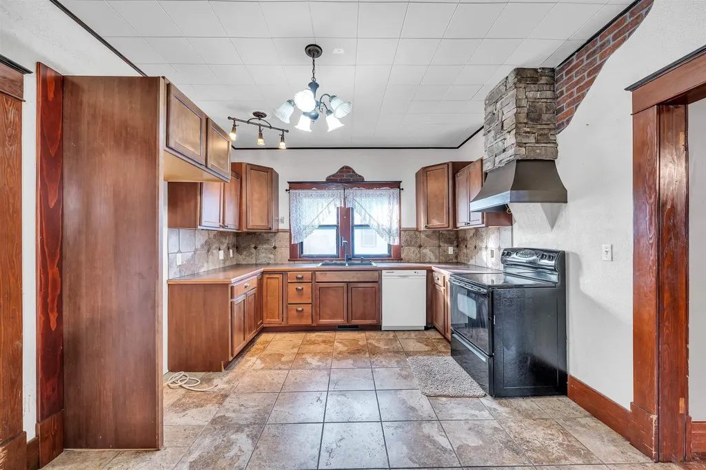 222 N Tracy Street Clearwater KS 67026