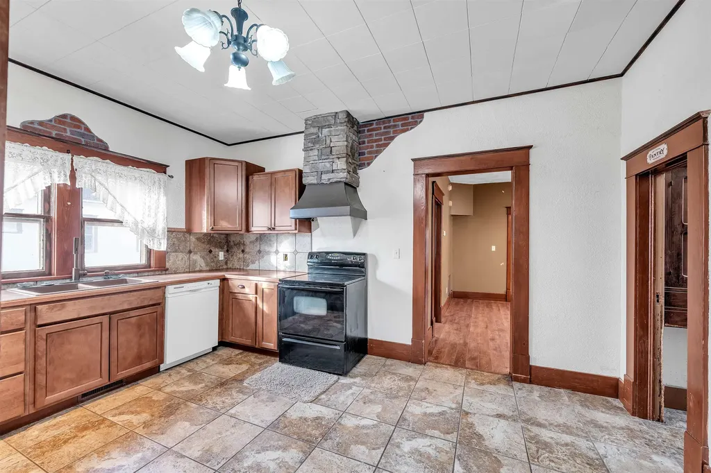 222 N Tracy Street Clearwater KS 67026