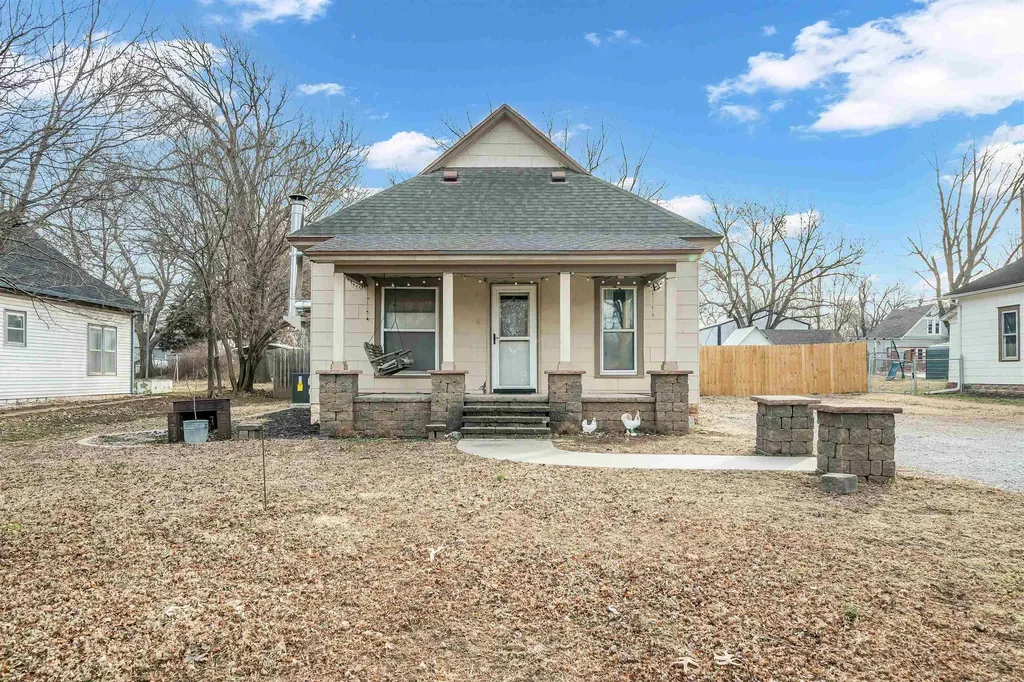 222 N Tracy Street Clearwater KS 67026