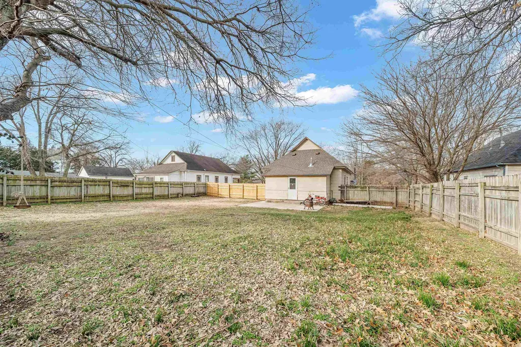 222 N Tracy Street Clearwater KS 67026