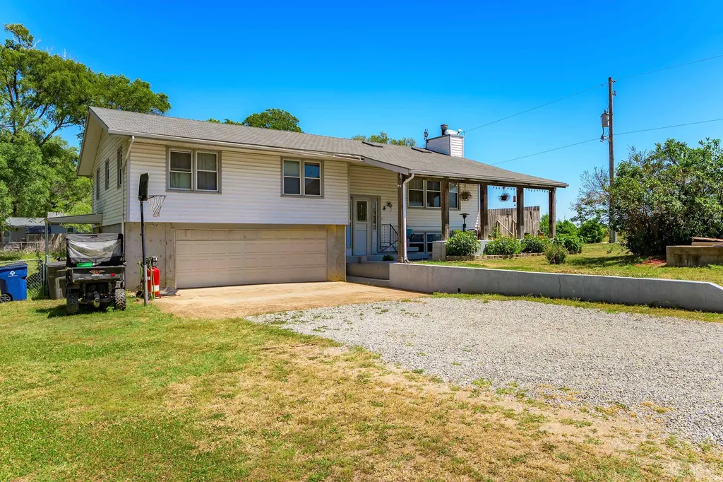1403 N Webb Road Mulvane KS 67110